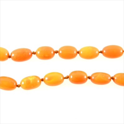 Lot 304 - A string of amber coloured beads.