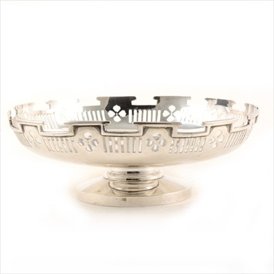 Lot 402 - A silver pedestal bowl, Z Barraclough & Sons (James Henry & Herbert Barraclough), Sheffield 1919.