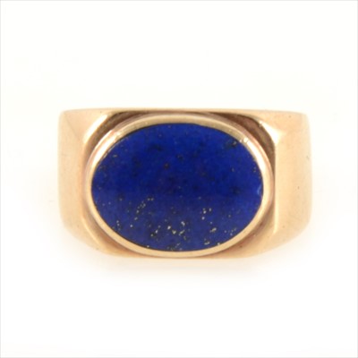 Lot 448 - A lapis lazuli dress ring.