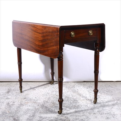 Lot 487 - A Victorian mahogany Pembroke table