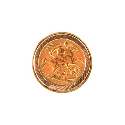 Lot 257 - A Half Sovereign ring.