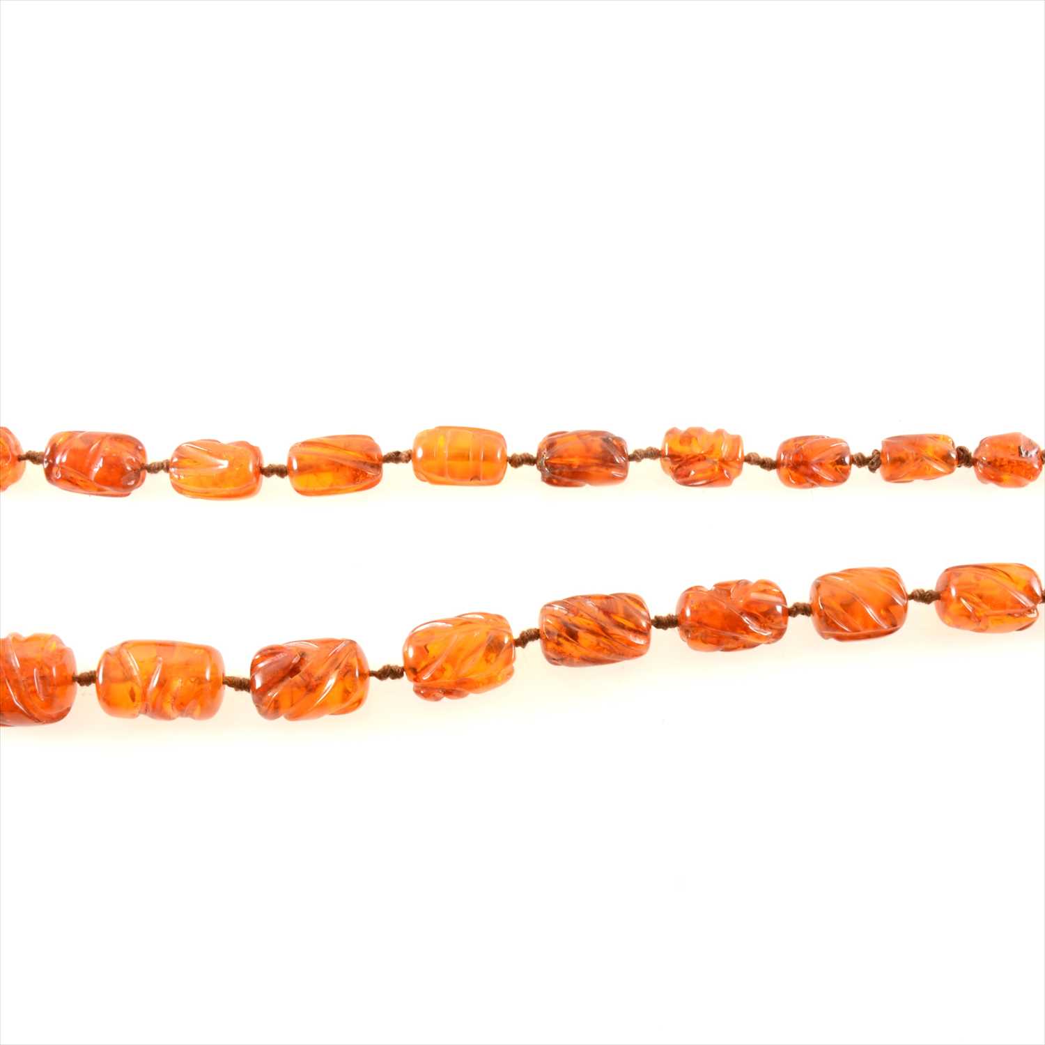 Lot 302 - An amber coloured bead necklace.