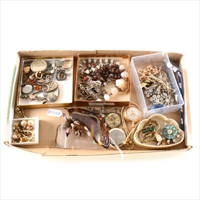 Lot 311 - A tray of gold, silver and costume jewellery.