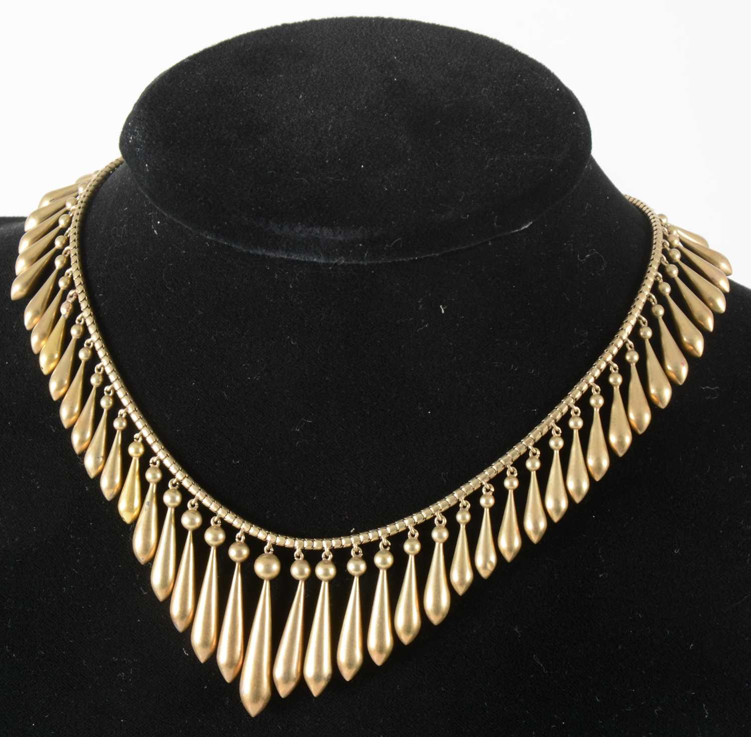 Lot 106 - A late 19th Century yellow metal fringe necklace.