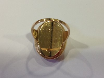 Lot 37 - A 19th Century three colour gold ring.