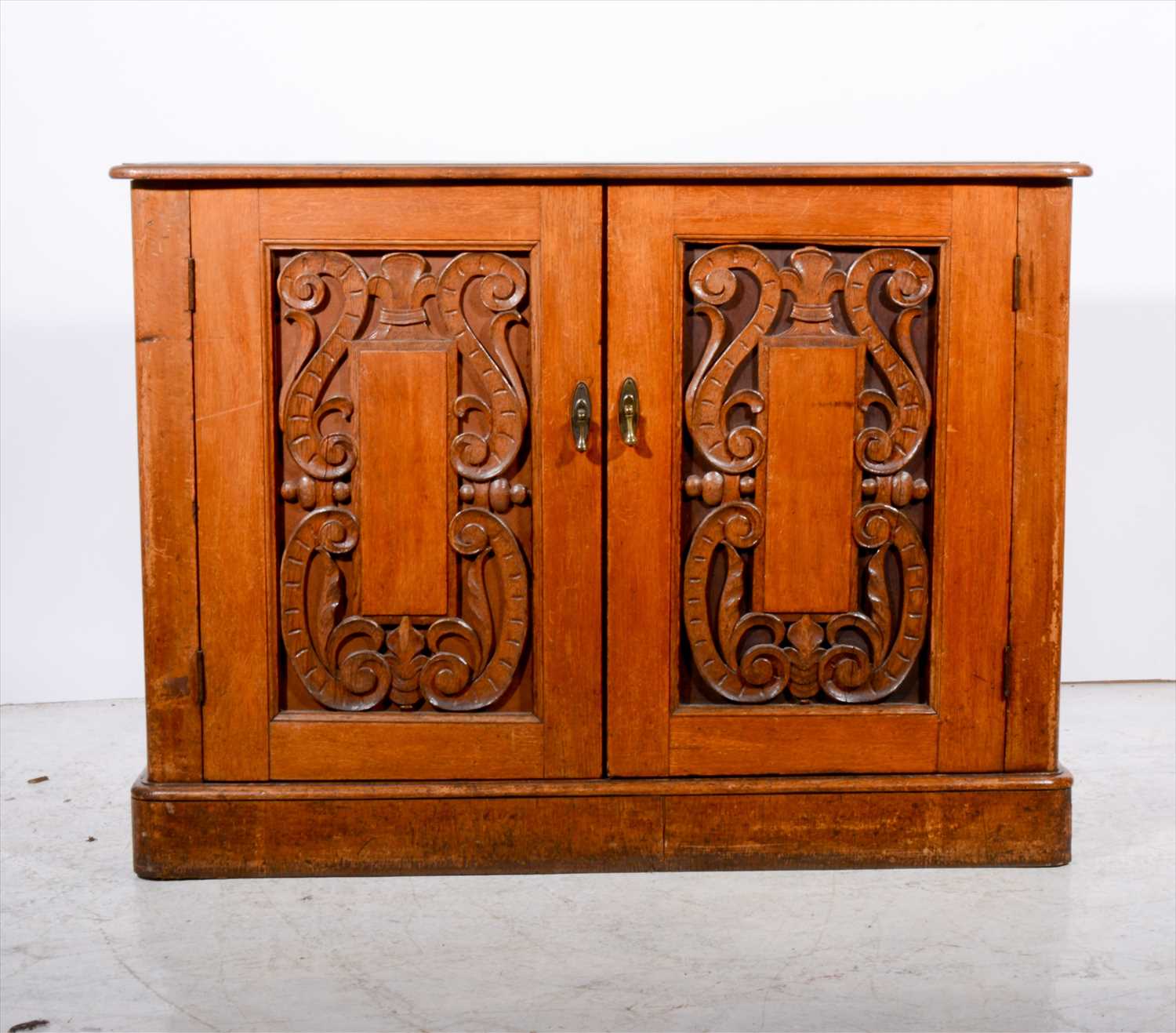 Lot 499 - Victorian oak linen cupboard