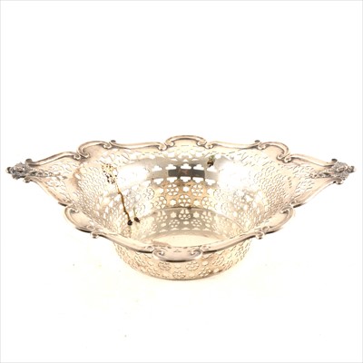 Lot 277 - An Edwardian silver dessert basket, William Aitken, Birmingham 1904