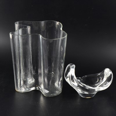 Lot 75 - An Iitalia clear glass vase designed by Alvar Aalto, and an art glass dish