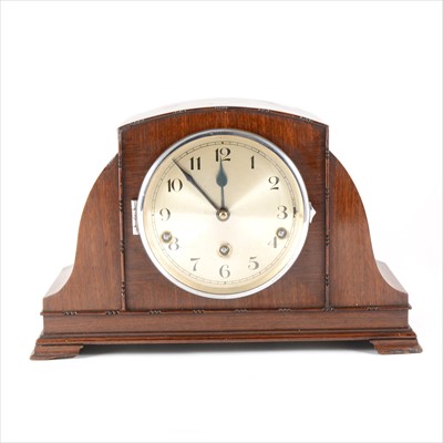 Lot 116 - A 1930s mahogany mantel clock