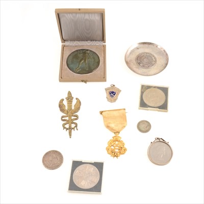 Lot 261 - A quantity of coins, gilt metal Primrose League badge, bronze medallion, etc