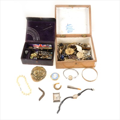 Lot 331 - A box of vintage jewellery and findings.