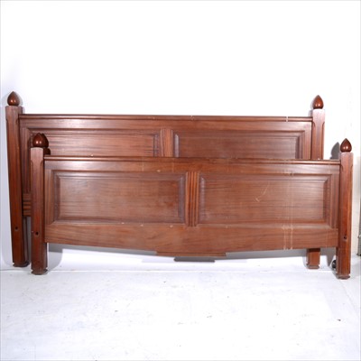 Lot 399 - A Victorian style mahogany double bed