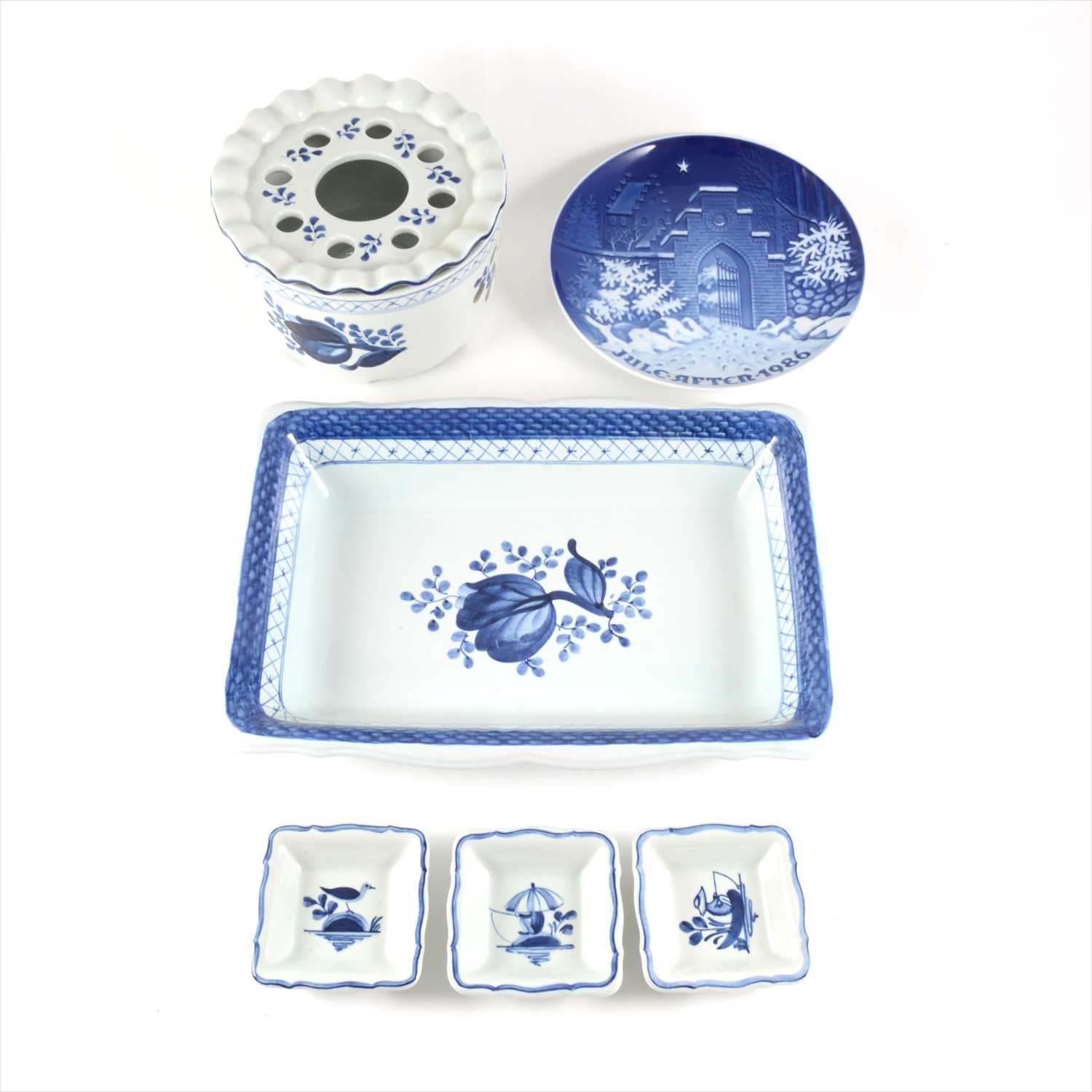 Lot 11 - Royal Copenhagen Fajence ware including dish, three small pickle dishes, pot-pourri dish, and a Christmas plate 1986.