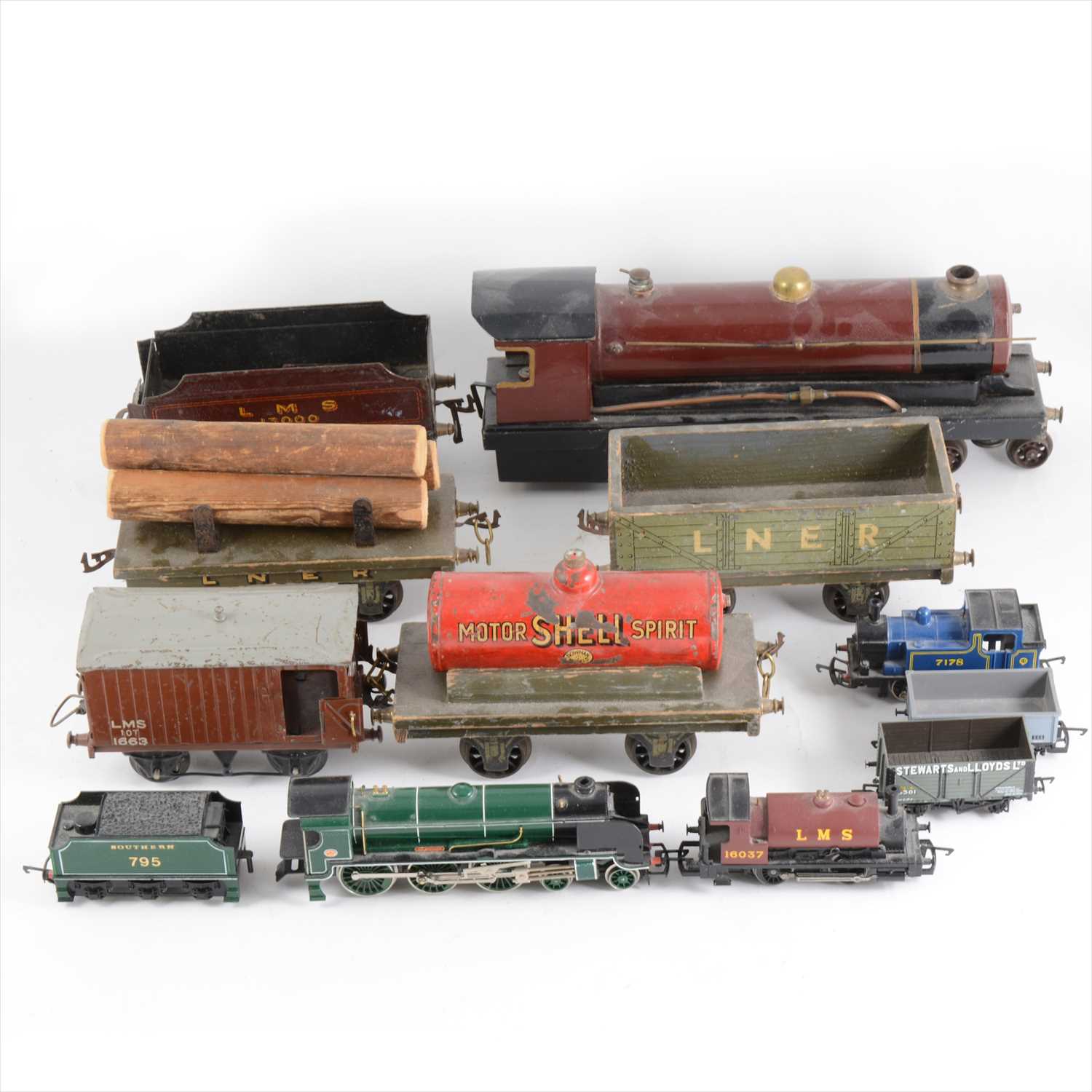 Lot 43 - Bowman O gauge steam locomotive, LMS 13000 with tender 4-4-0, wagons and OO gauge locomotives.