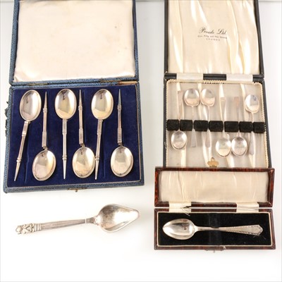 Lot 296 - Set of six replica 'Benwell spoons,' Reid & Sons Ltd, London 1960, Jensen grapefruit spoon, etc