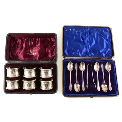 Lot 285 - A set of six Edwardian silver coffee spoons and tongs, John Round, Sheffield 1904, and a plated set of napkin rings