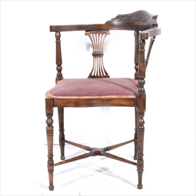 Lot 488 - A small walnut corner chair