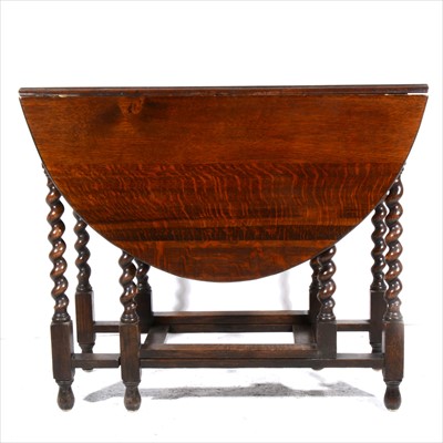 Lot 490 - Oak gateleg table