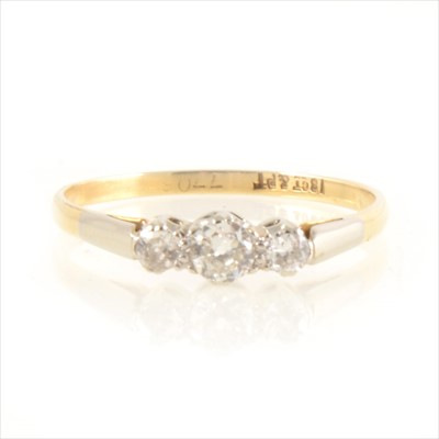 Lot 192 - A diamond three stone ring.