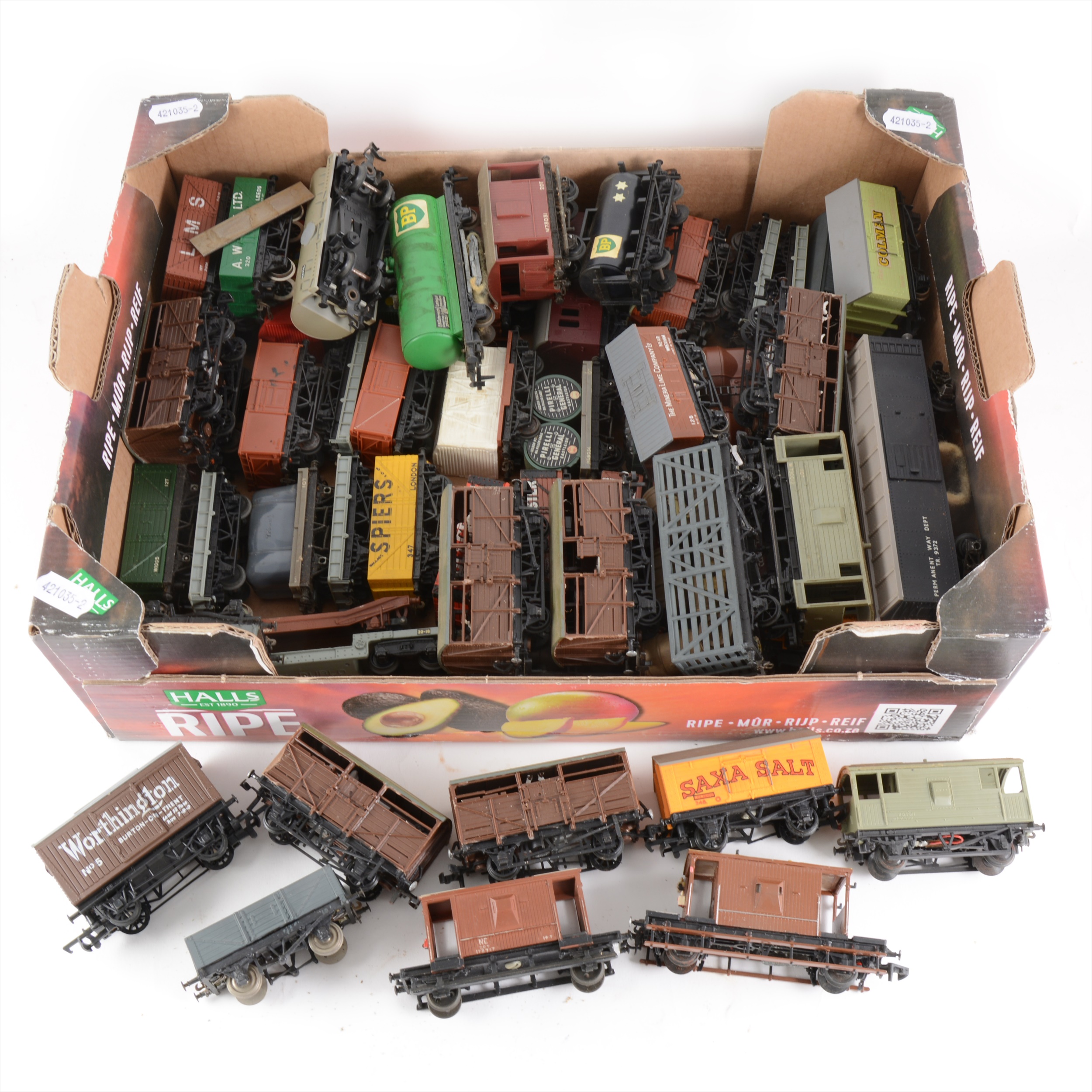 Lot 74 50+ loose OO gauge model railway wagons and
