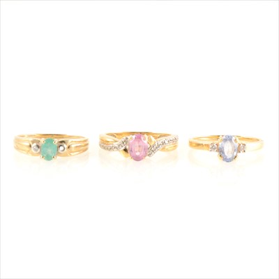 Lot 216 - Three gemset rings, to include sapphire and emerald.