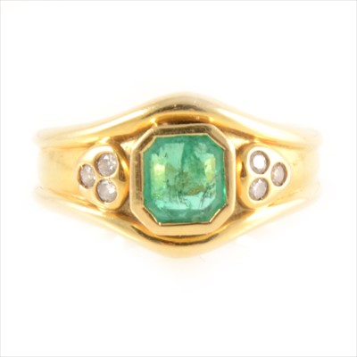 Lot 195 - An emerald and diamond dress ring.