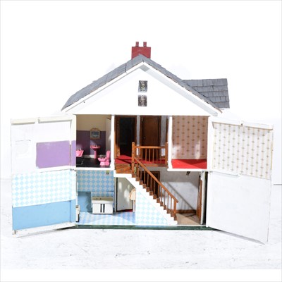 Lot 370 - Scale model Dolls house of The White House, Gypsy Lane, Leicester