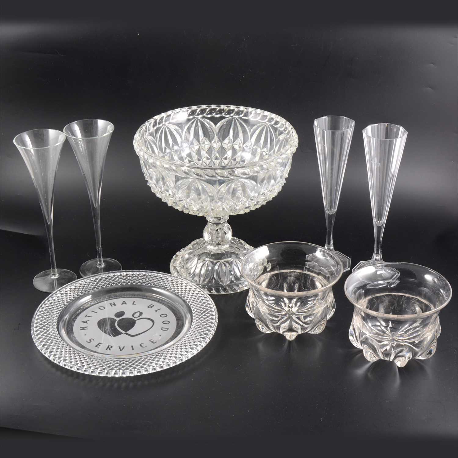 Lot 47 - Quantity of glassware including set of six similar cut glass rinser bowls, etc