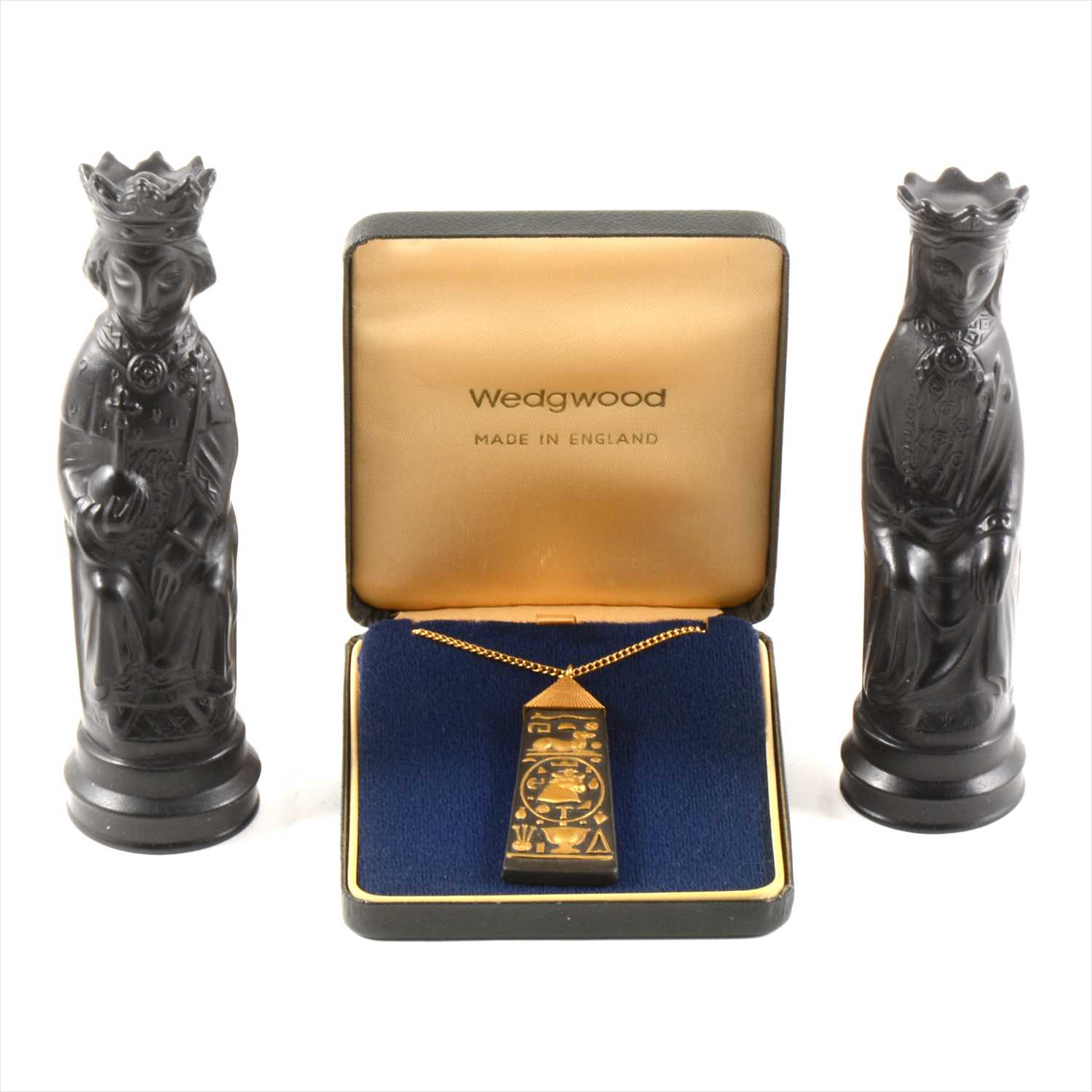 Lot 15 - Arnold Machin for Wedgwood, King and Queen chess pieces, and a Wedgwood pendant.