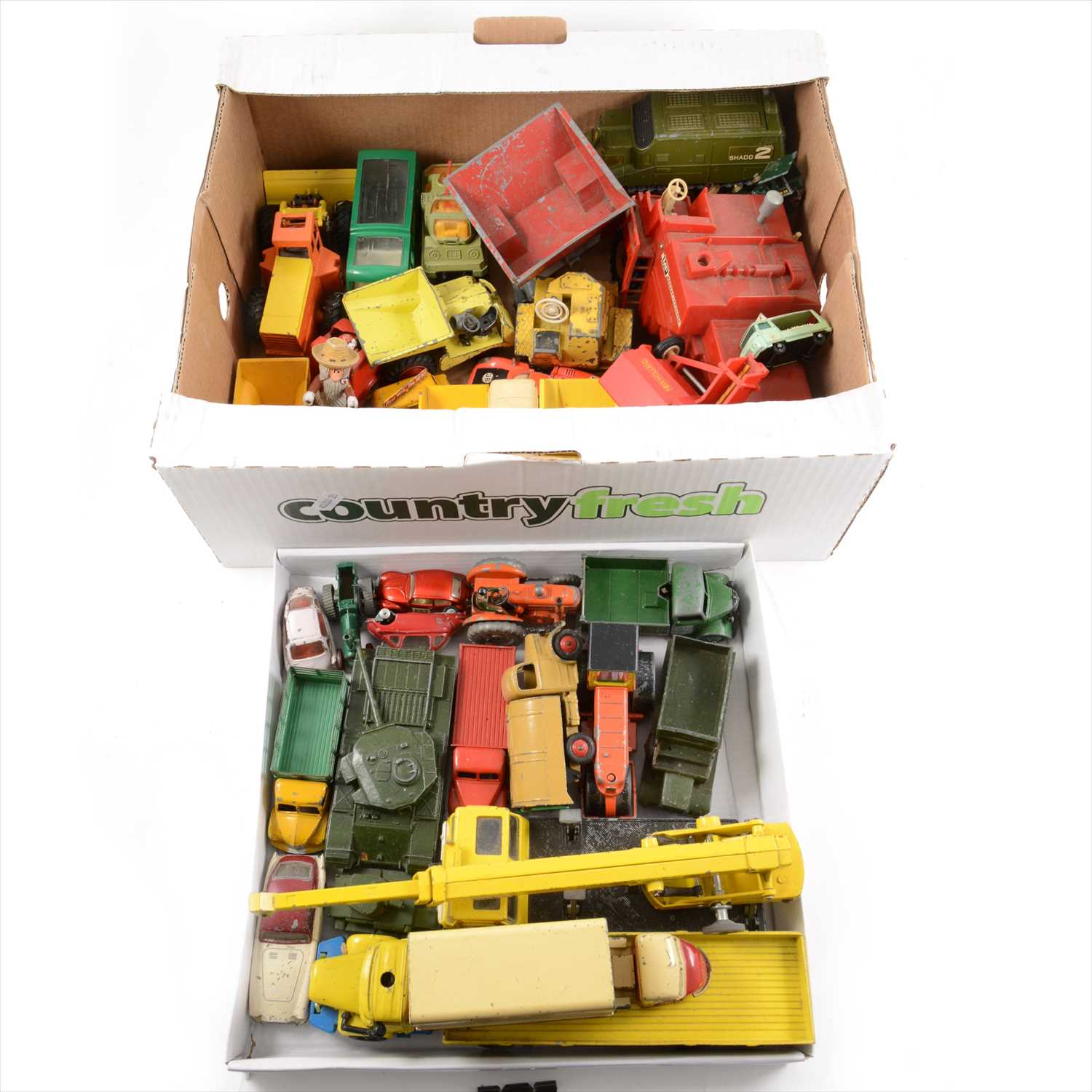 Lot 133 - Loose die-cast models and vehicles; two trays of mostly Corgi, Matchbox, Dinky and Britains