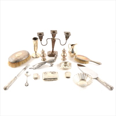 Lot 170 - A collection of small silver items