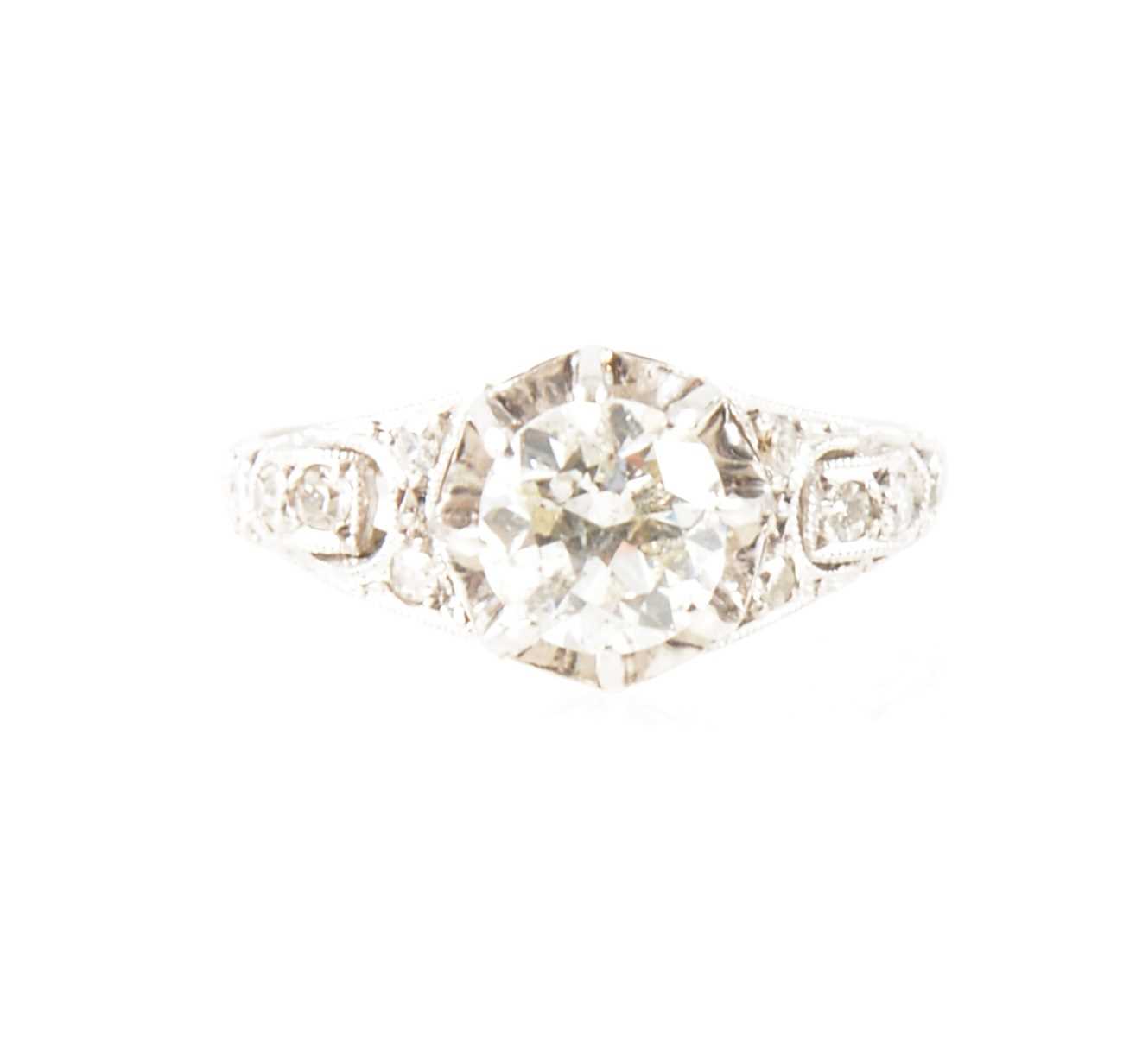 Lot 1 - A diamond solitaire ring.