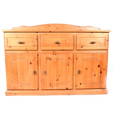 Lot 340 - A modern pine sideboard