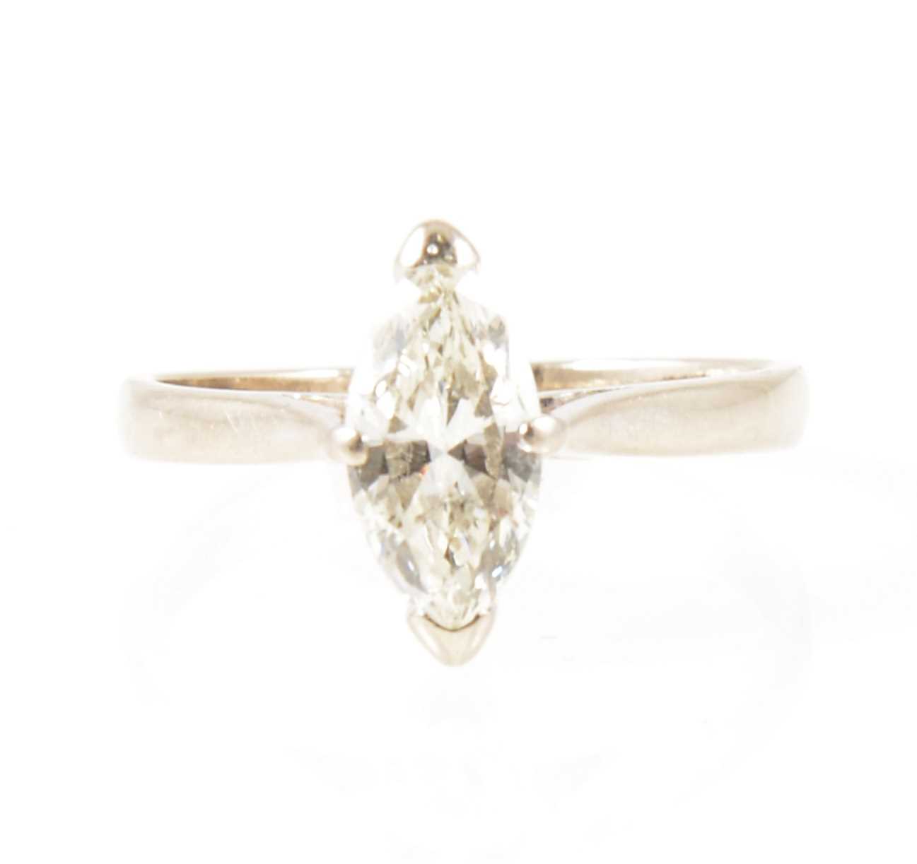 Lot 5 - A diamond solitaire ring