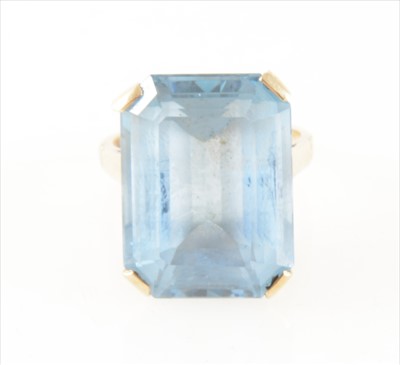 Lot 298 - A synthetic blue stone dress ring.