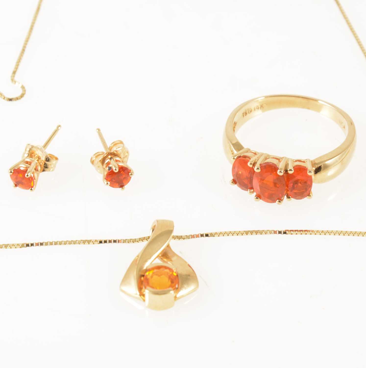 Lot 52 - A suite of Mexican fire opal jewellery, ring, pendant and pair of earstuds.