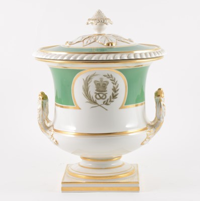 Lot 15 - A Flight Barr & Barr period Worcester porcelain covered urn, 1825-30