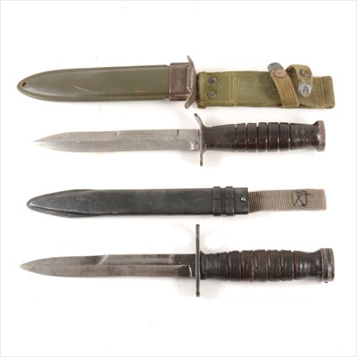 Lot 150 - American bayonet together with an American army knife