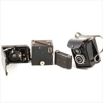 Lot 171 - An Edwardian quarter plate folding camera and others
