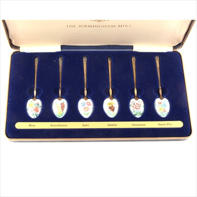 Lot 187 - A set of six silver gilt teaspoons