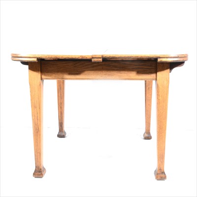 Lot 279 - An oak extending dining table