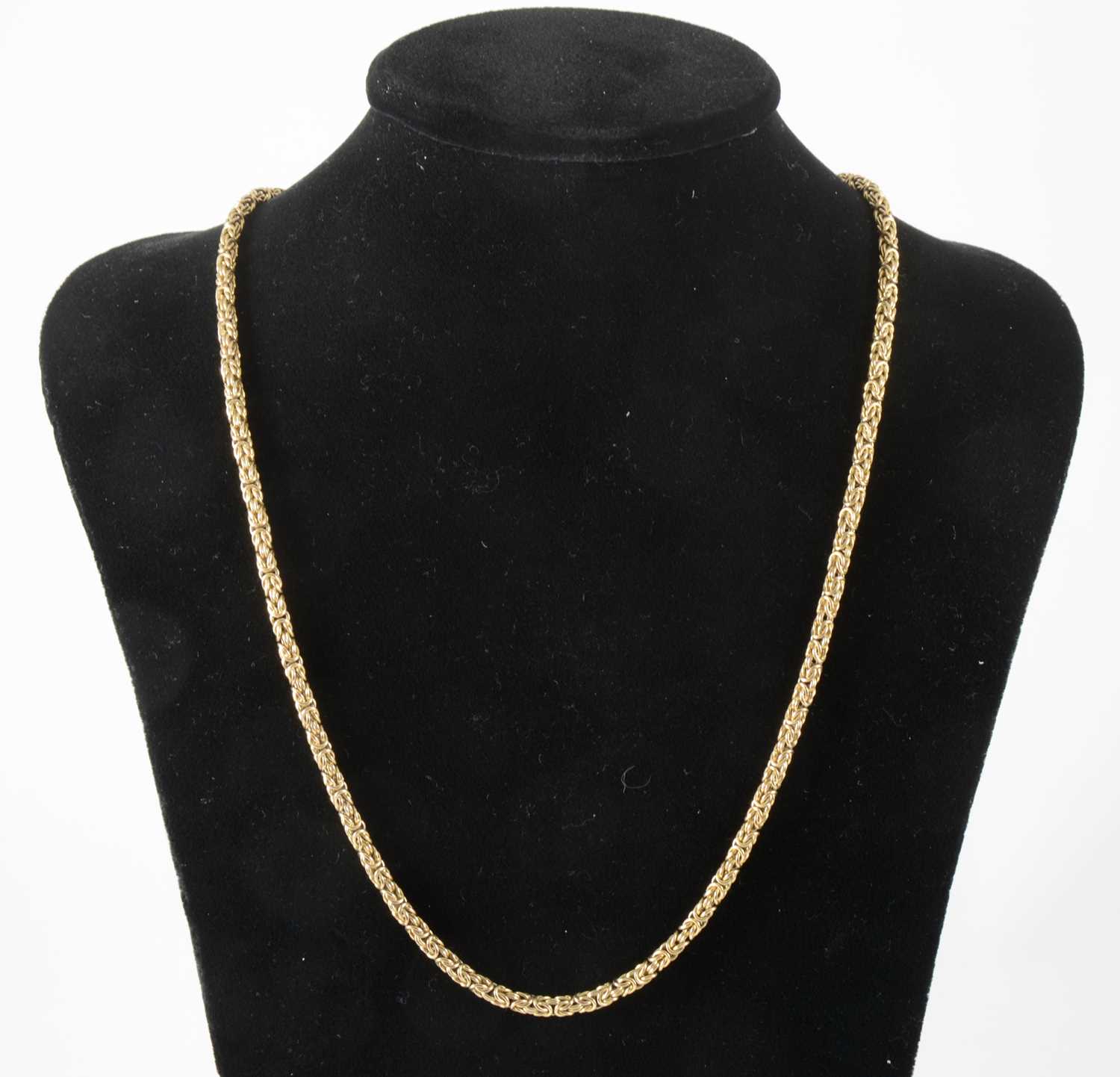 Lot 111 - A 9 carat yellow gold chain necklace.