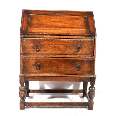 Lot 353 - An oak bureau