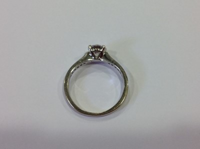 Lot 7 - A diamond solitaire ring.