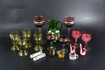 Lot 1042 - A small quantity of household glassware