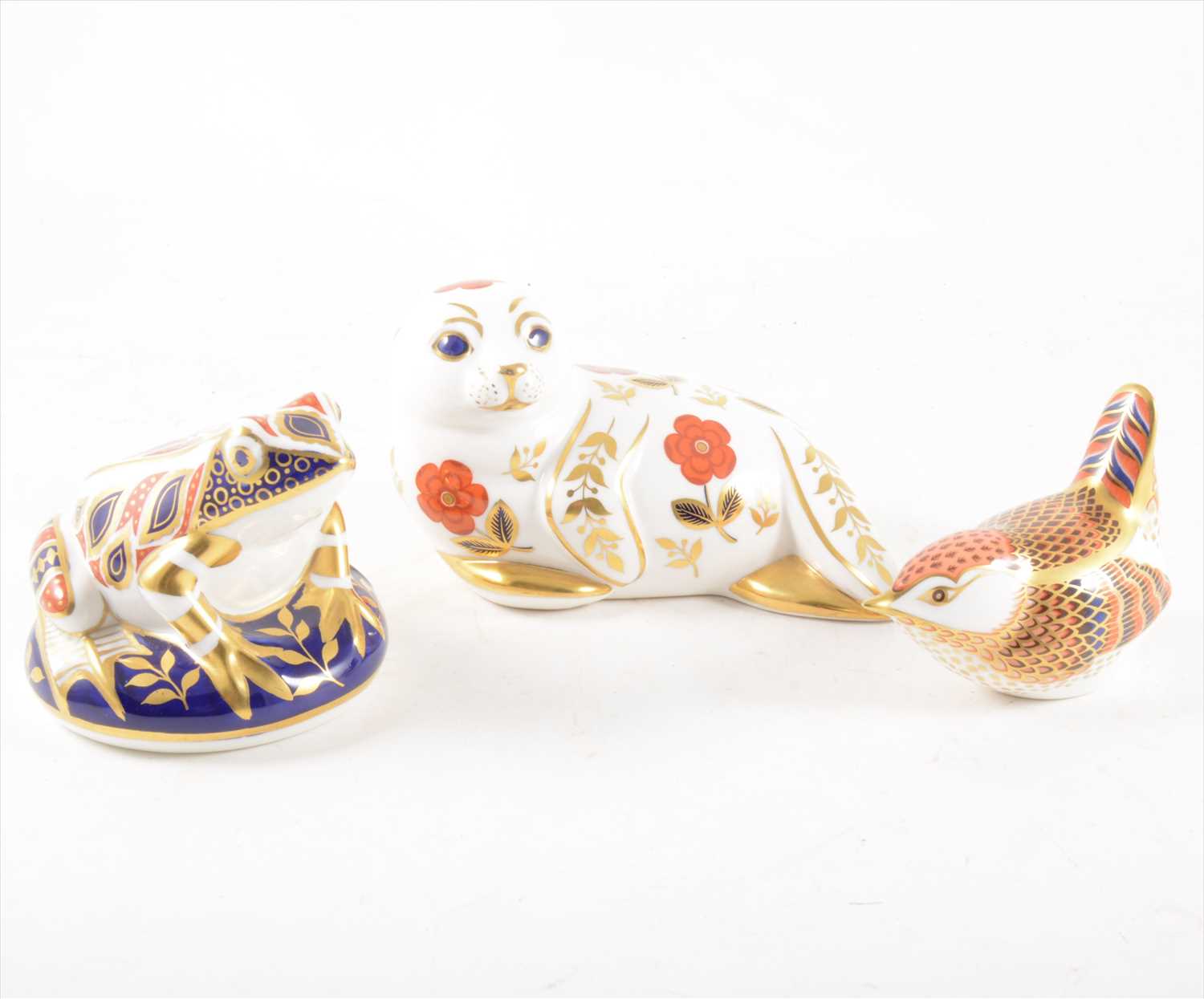 Lot 99 - A Royal Crown Derby paperweight, modelled as a Frog, .5cm