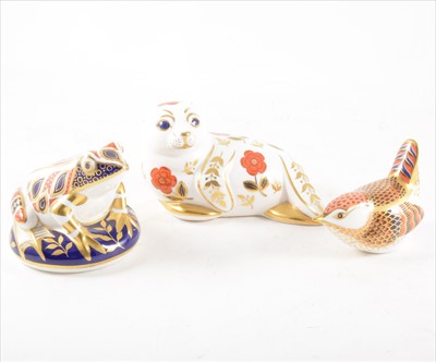 Lot 99 - A Royal Crown Derby paperweight, modelled as a Frog, .5cm