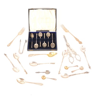 Lot 184 - A small collection of silver cutlery, including a cased set of nailhead teaspoons