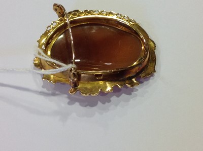 Lot 97 - A shell cameo brooch.
