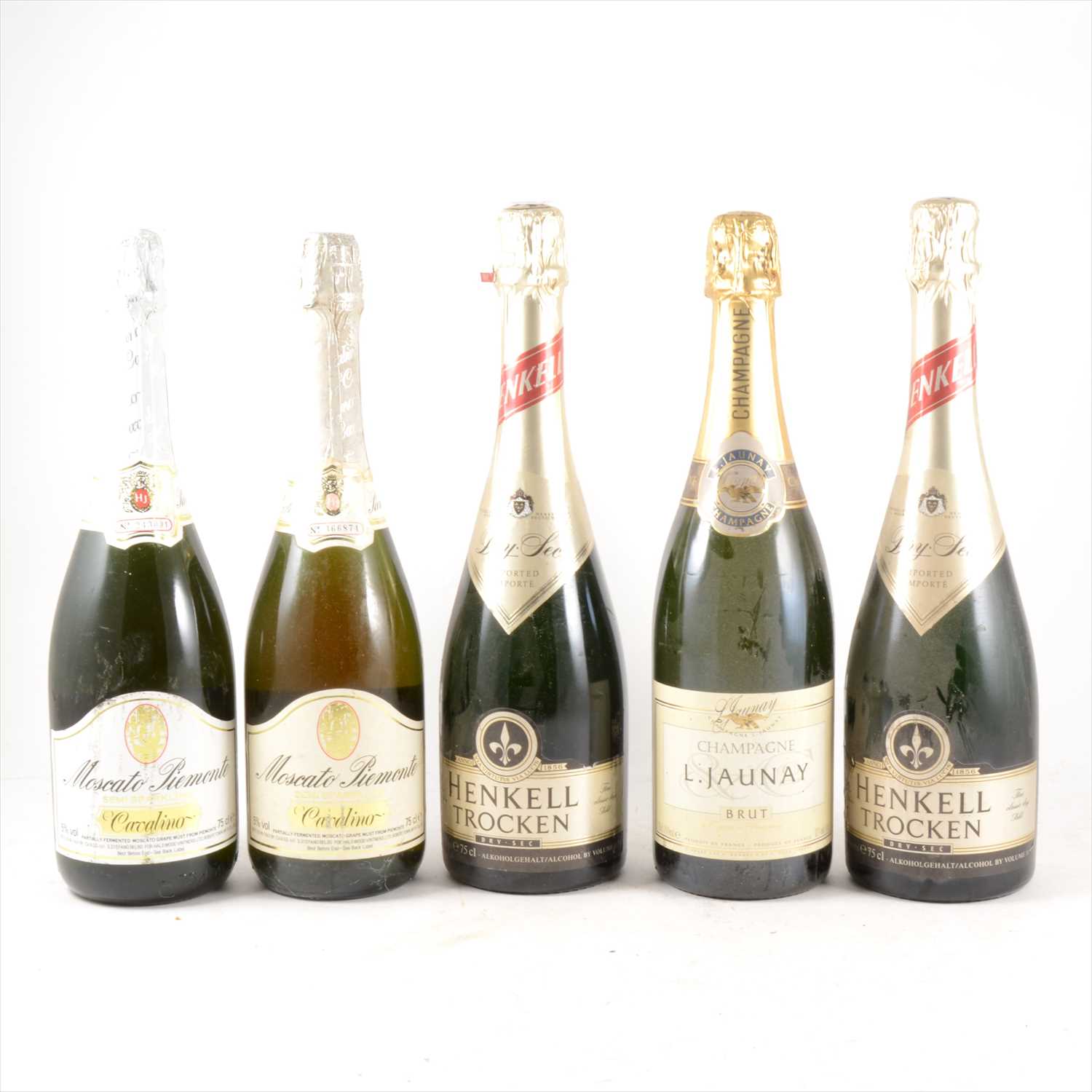 Lot 247 - Eleven bottles of assorted champagne and
